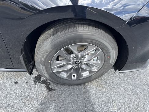 New 2026 Toyota Sienna XLE image 10