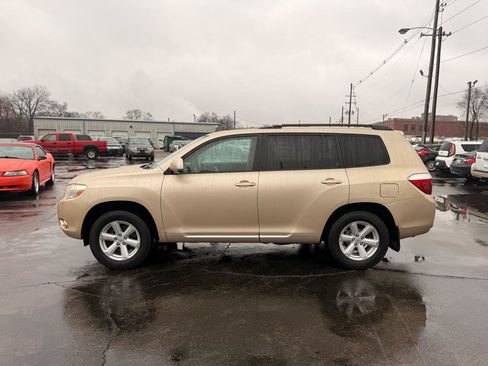 Used 2010 Toyota Highlander SE image 4