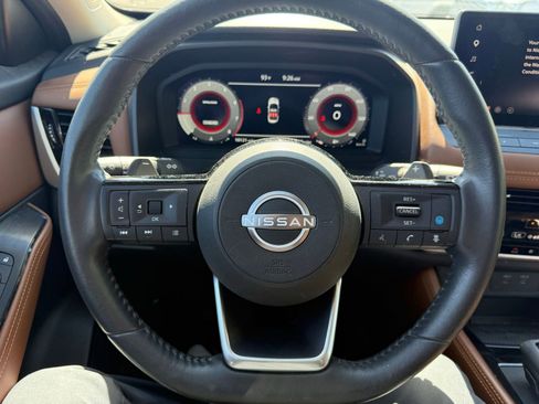 Used 2024 Nissan Rogue Platinum w/ Platinum Premium Package FWD image 17