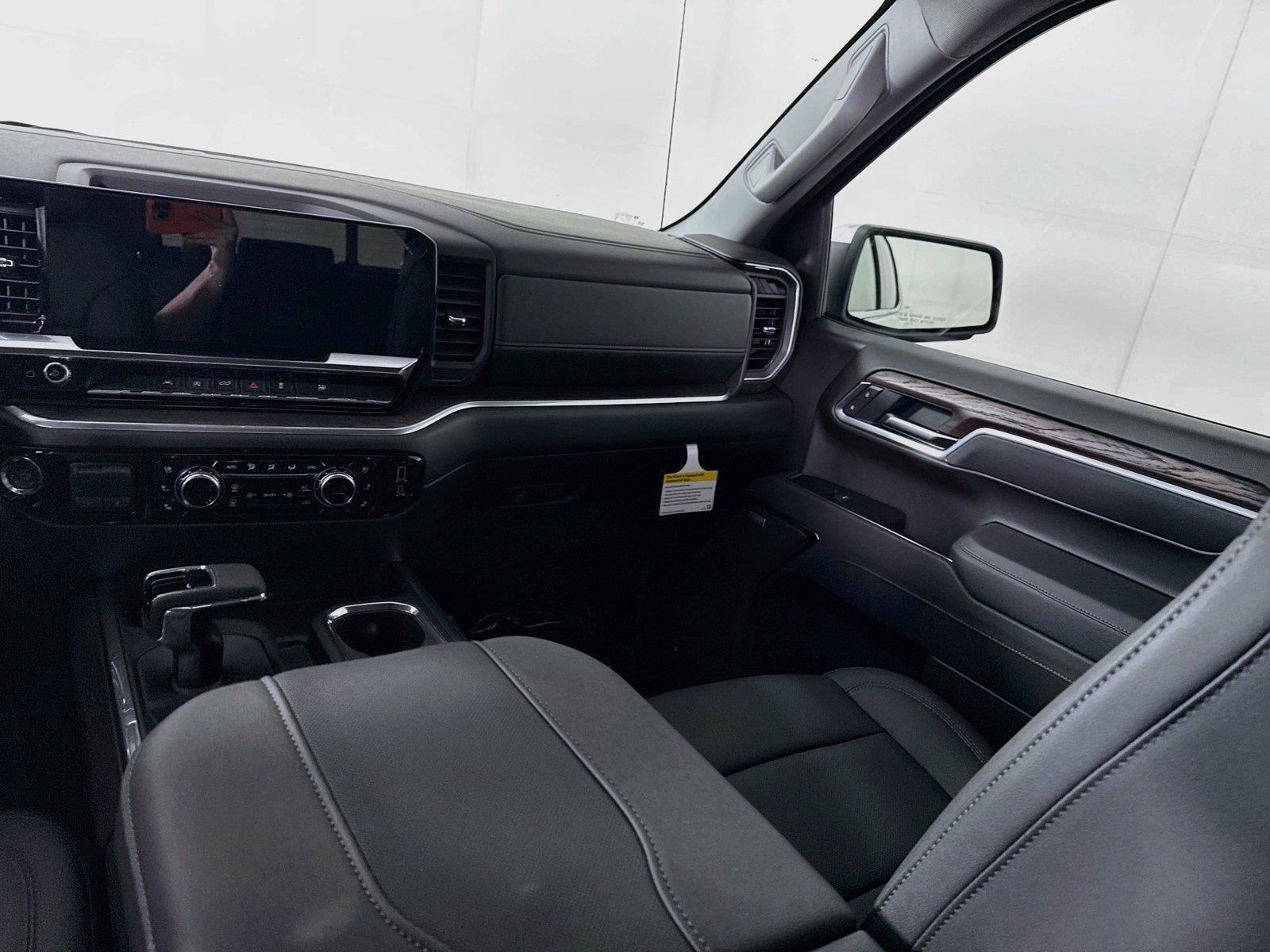 New 2026 GMC Sierra 1500 SLT w/ SLT Convenience Package AWD/4WD image 17