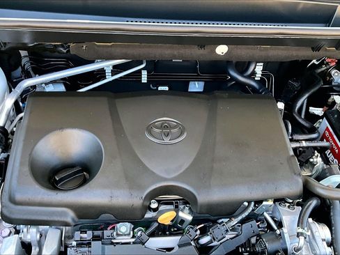 Used 2022 Toyota RAV4 LE FWD image 32