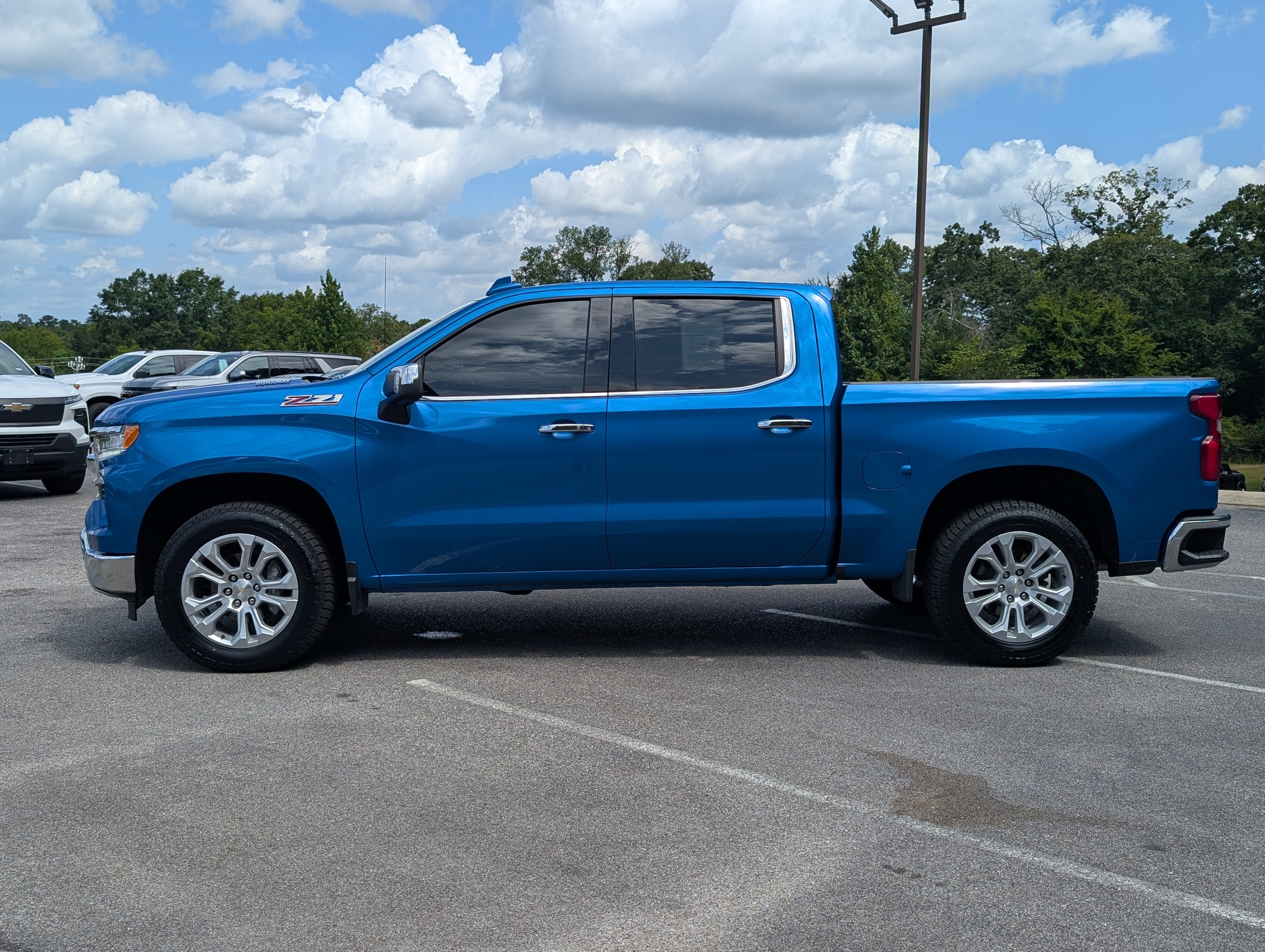 Used 2023 Chevrolet Silverado 1500 LTZ w/ LTZ Convenience Package II AWD/4WD image 6