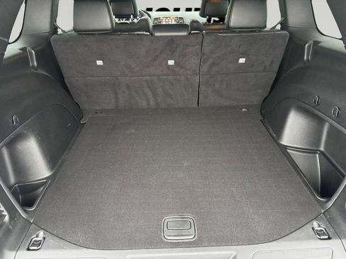 Used 2022 Jeep Grand Cherokee Laredo X image 9