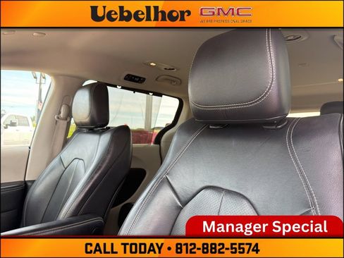 Used 2022 Chrysler Pacifica Touring-L FWD image 26