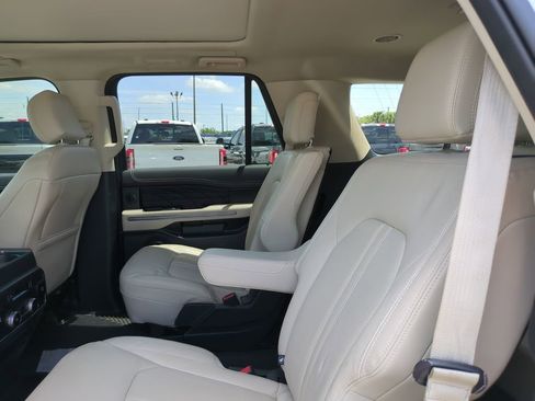 Used 2022 Ford Expedition Platinum image 19