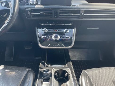 Used 2022 Lincoln Corsair AWD w/ Premium Package image 8
