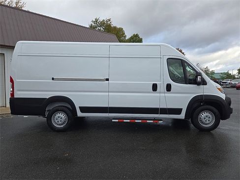 Used 2025 RAM ProMaster 3500 w/ Convenience Group image 32