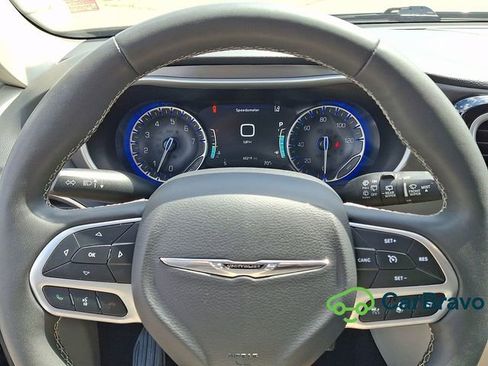 Used 2023 Chrysler Pacifica Touring-L FWD image 20