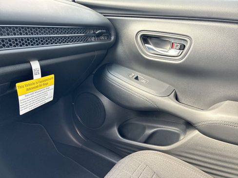 Certified 2027 Honda HR-V LX image 31