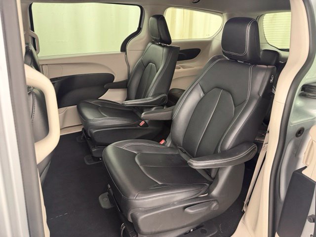 Used 2024 Chrysler Pacifica Limited FWD image 18