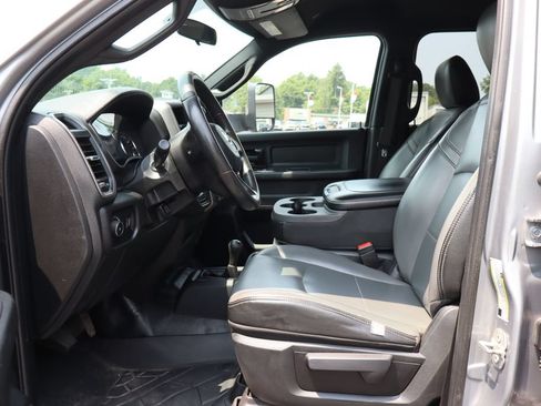 Used 2022 RAM 3500 Tradesman w/ Chrome Appearance Group AWD/4WD image 3