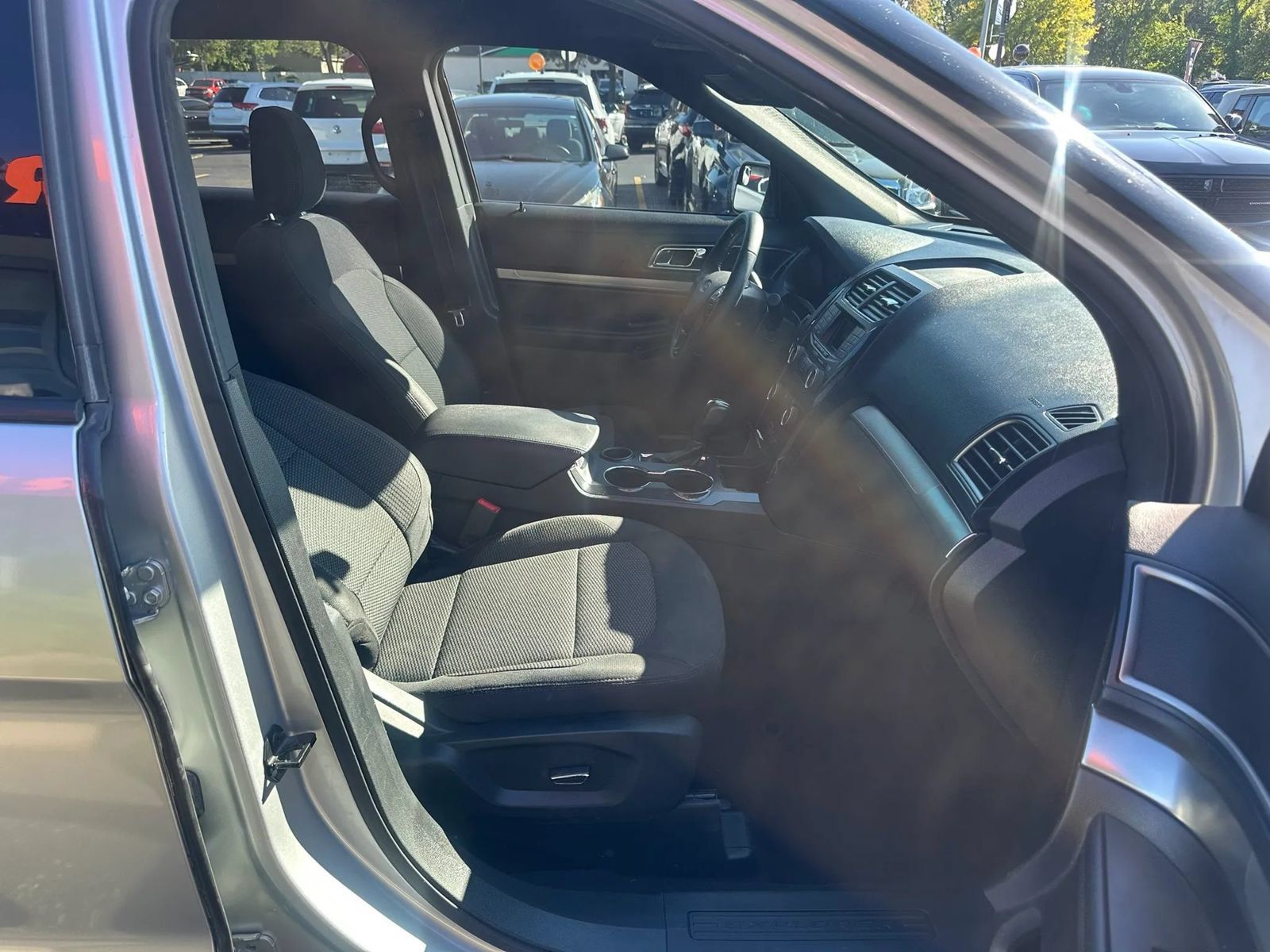 Used 2018 Ford Explorer XLT FWD image 16