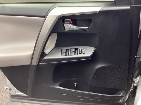 Used 2016 Toyota RAV4 XLE image 25