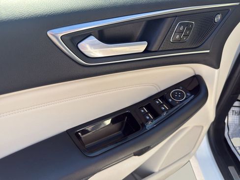 Used 2020 Ford Edge Titanium AWD/4WD image 12