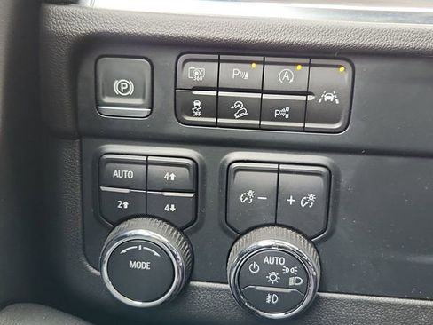Used 2025 Chevrolet Tahoe Z71 AWD/4WD image 27