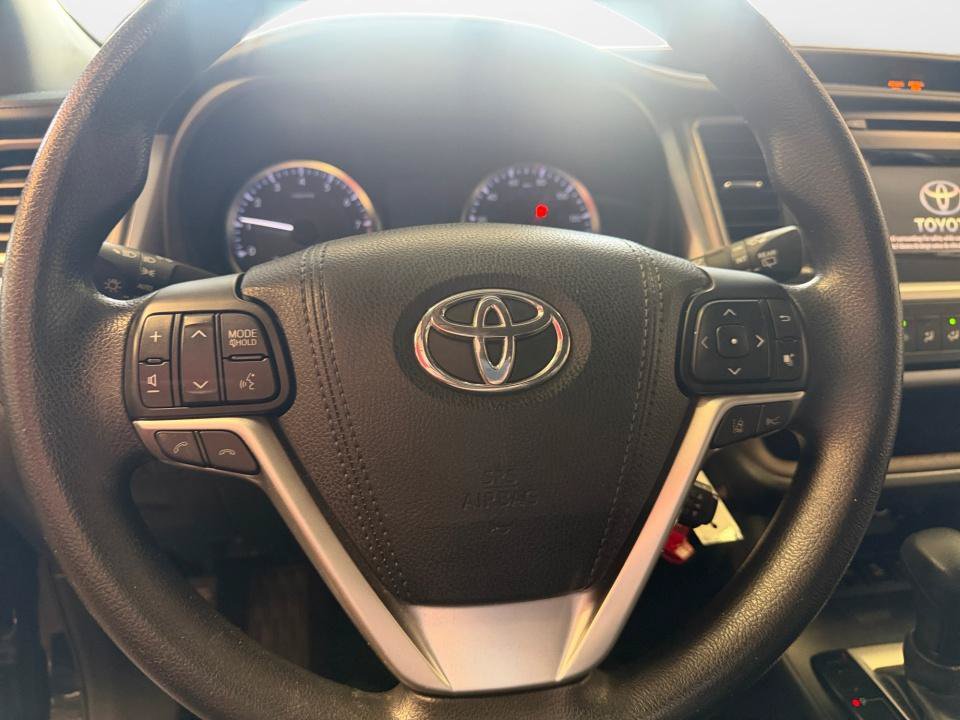Used 2017 Toyota Highlander LE AWD/4WD image 13