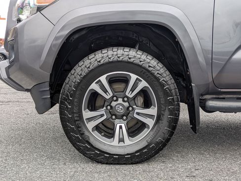 Used 2019 Toyota Tacoma TRD Sport image 8