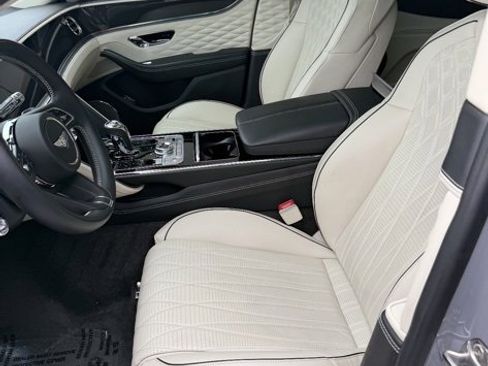Used 2022 Bentley Flying Spur V8 image 10