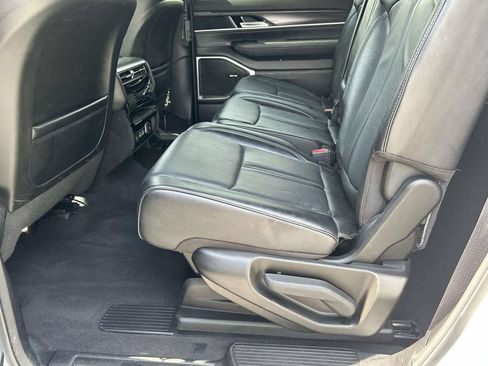 Used 2023 Jeep Wagoneer L Series II AWD/4WD image 14