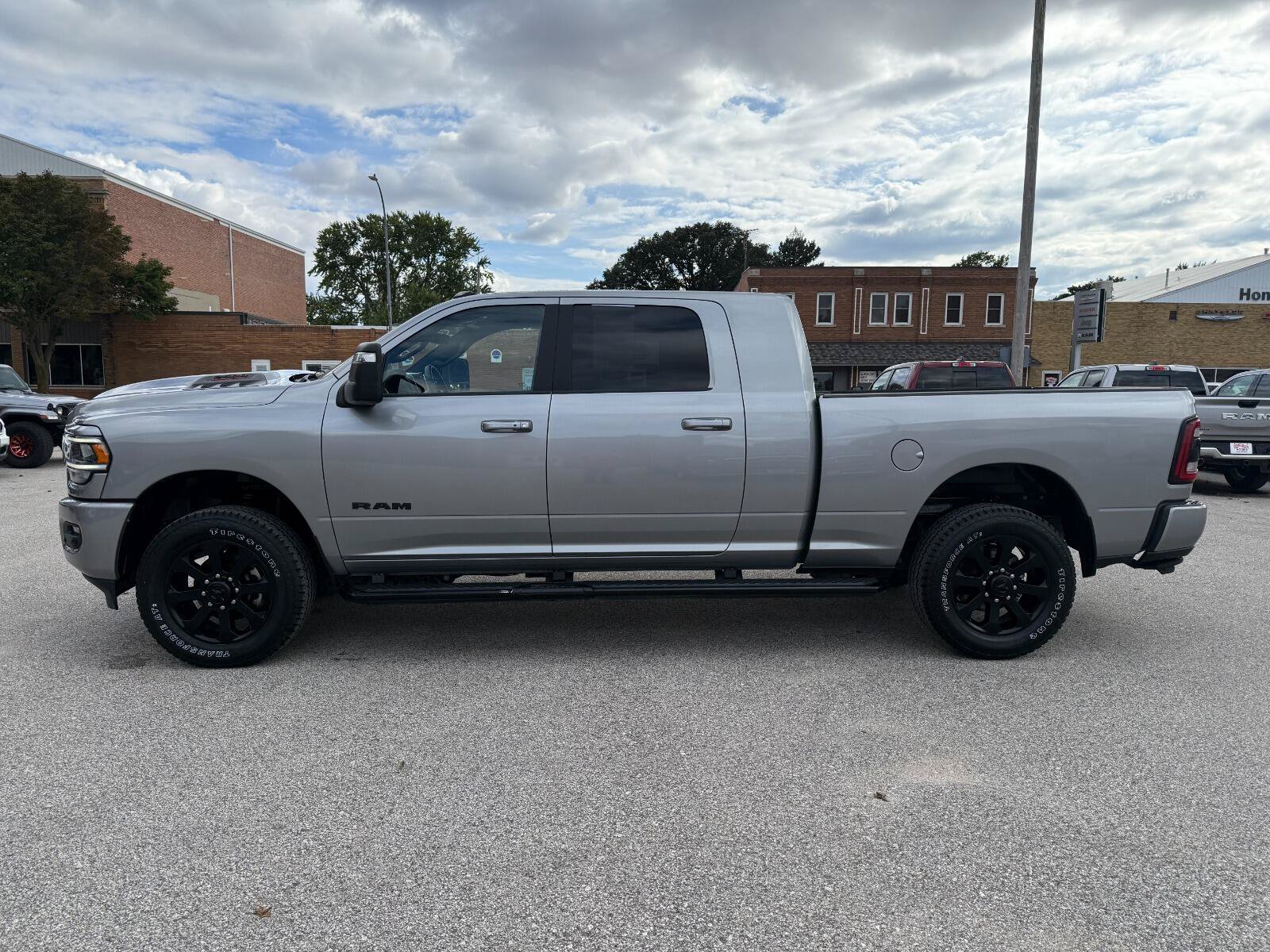 Used 2023 RAM 2500 Laramie AWD/4WD image 8