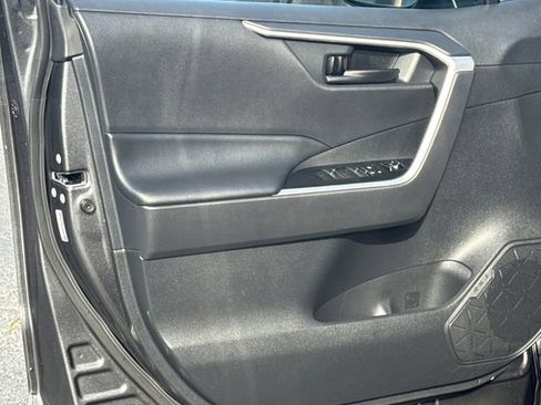 Certified 2022 Toyota RAV4 LE image 5