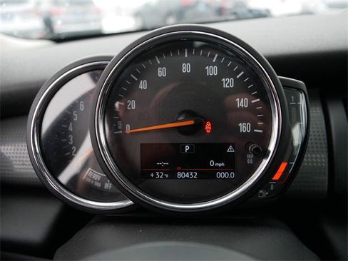 Used 2018 MINI Cooper 2-Door Hardtop w/ Cold Weather Package image 25