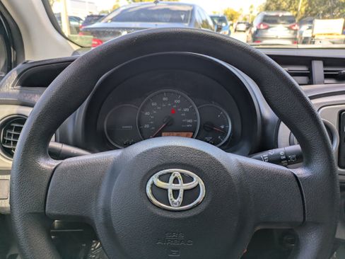 Used 2012 Toyota Yaris L image 22