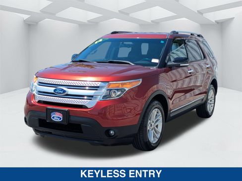 Used 2014 Ford Explorer XLT w/ Equipment Group 202A AWD/4WD image 8