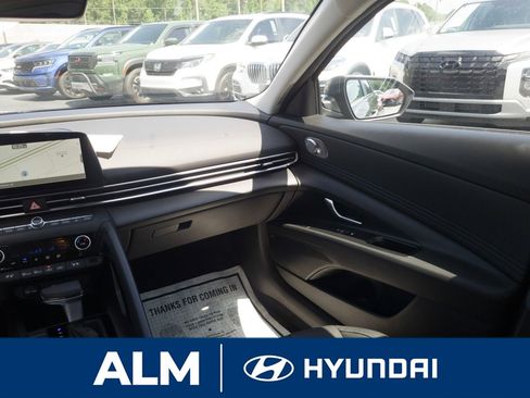 New 2025 Hyundai Elantra Limited image 17
