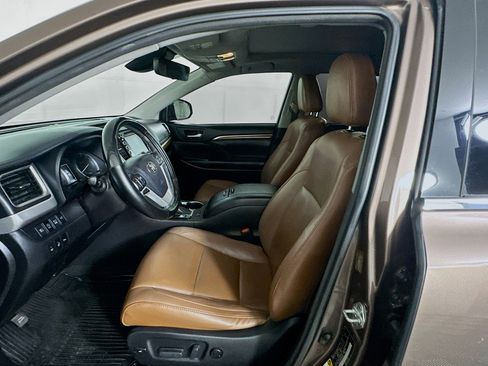 Used 2018 Toyota Highlander Limited Platinum image 13