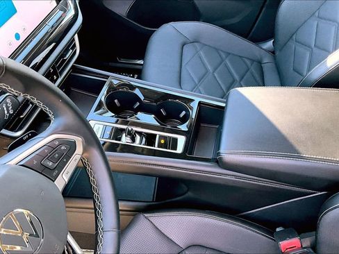 Used 2024 Volkswagen Atlas SE image 13