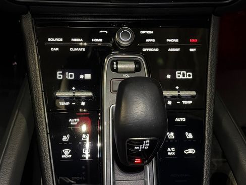 Used 2023 Porsche Cayenne Coupe AWD/4WD image 20