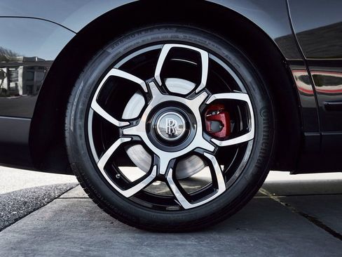 Used 2021 Rolls-Royce Cullinan Black Badge image 22