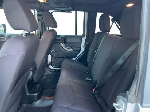Used 2014 Jeep Wrangler Unlimited Sport image 9