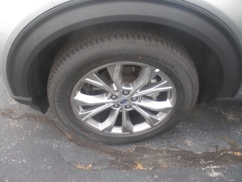 Used 2024 Ford Explorer Limited image 39