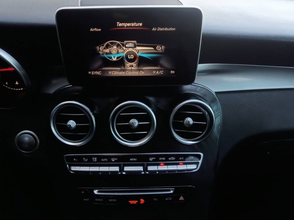 Used 2018 Mercedes-Benz GLC 300 4MATIC image 4