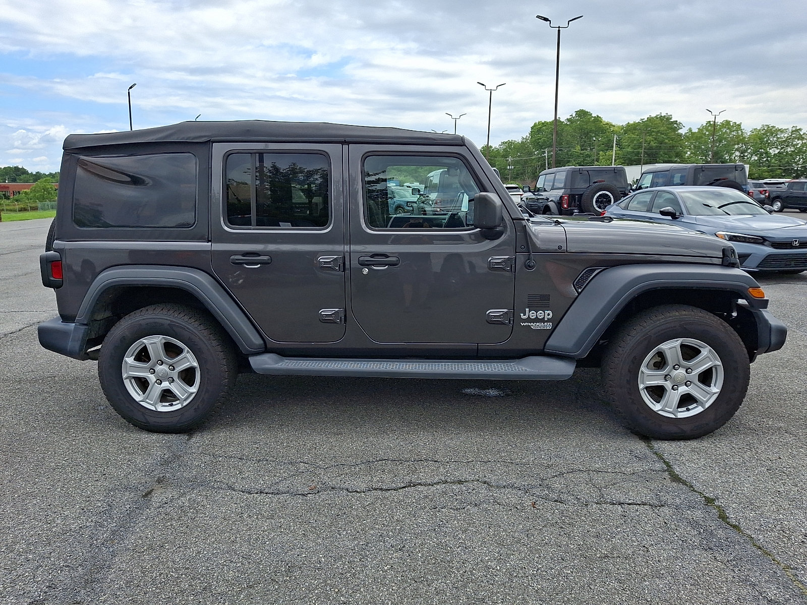 Used 2019 Jeep Wrangler Unlimited Sport S AWD/4WD image 7