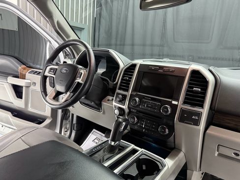 Used 2018 Ford F150 Lariat image 31