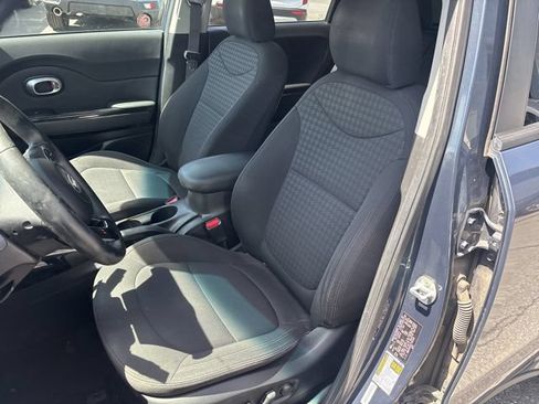 Used 2015 Kia Soul ! FWD image 9