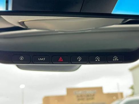 Used 2019 Kia K900 Luxury image 41