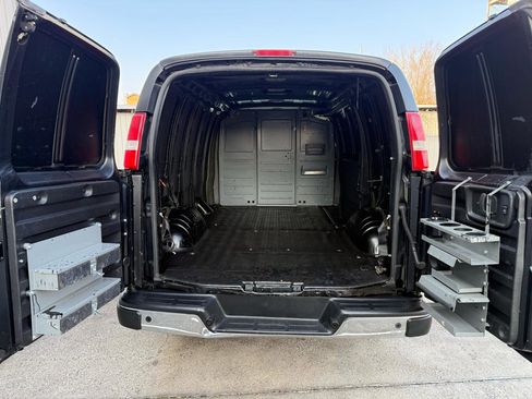 Used 2018 Chevrolet Express 2500 w/ Driver Convenience Package image 9