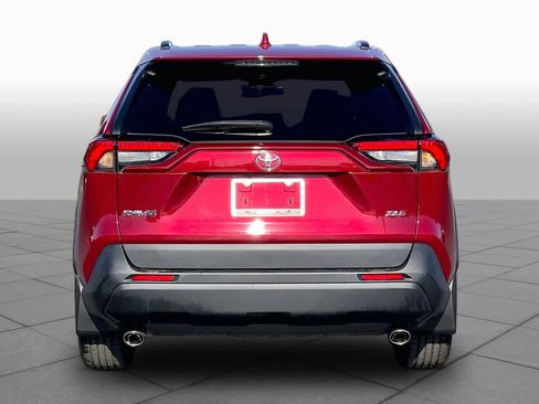 Used 2021 Toyota RAV4 XLE Premium FWD image 5