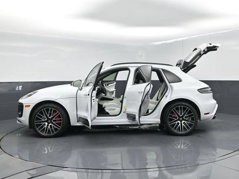 Used 2023 Porsche Macan GTS AWD/4WD image 60