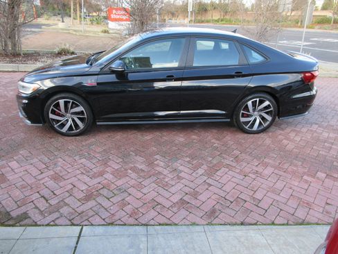 Used 2019 Volkswagen Jetta GLI image 4