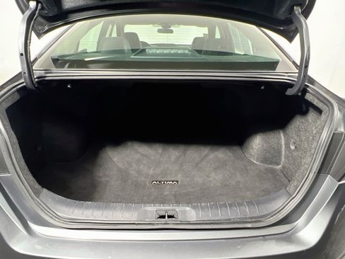 Used 2025 Nissan Altima 2.5 SR FWD image 33