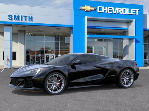 New 2027 Chevrolet Corvette Grand Sport w/ Z52 Sport Performance Package RWD image 2