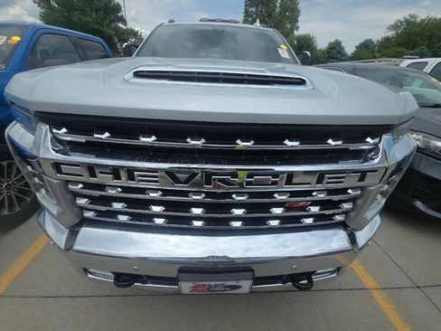 Used 2020 Chevrolet Silverado 2500 LTZ w/ LTZ Premium Package AWD/4WD image 3