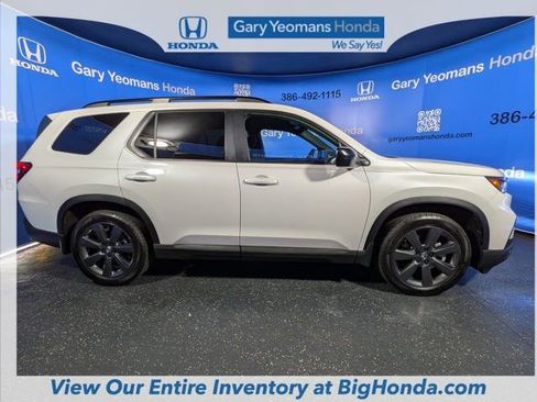 Certified 2025 Honda Pilot Sport image 8