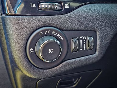 Used 2020 Jeep Cherokee Latitude Plus AWD/4WD image 13