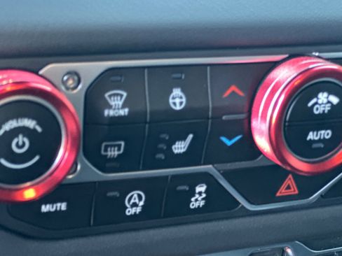 Used 2024 Jeep Wrangler Unlimited Rubicon w/ Convenience Group image 28